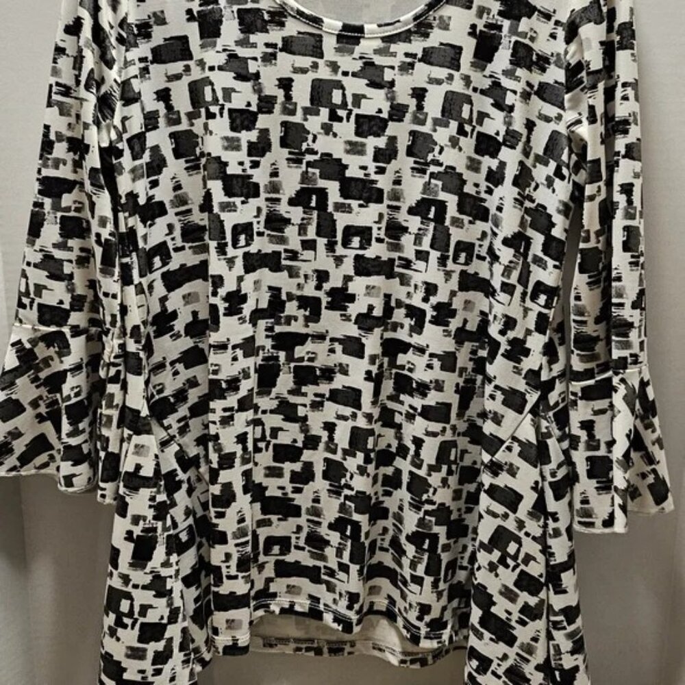 Black and White Patterned Long Sleeve Top